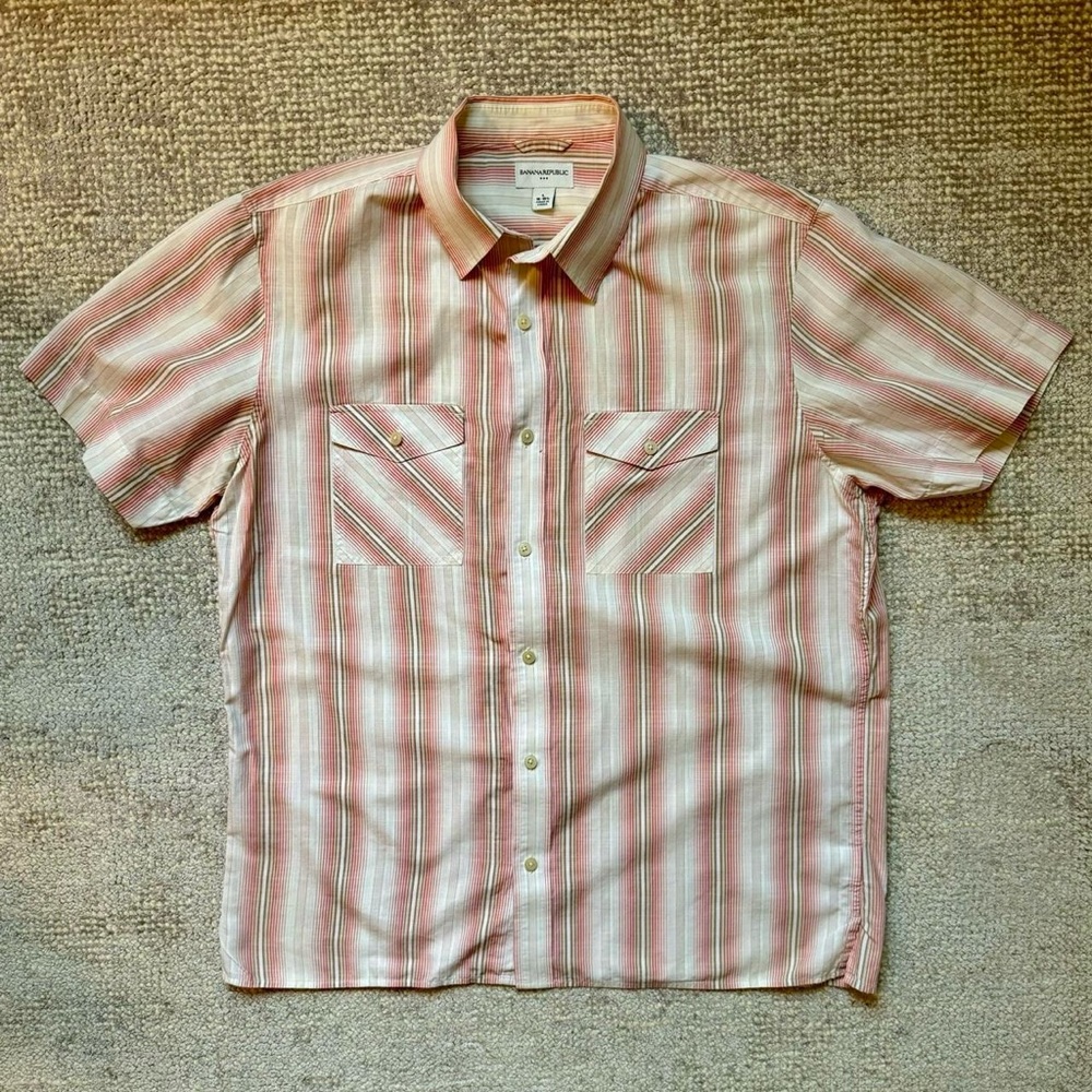 Banana Republic men’s large retro/vintage button-up short sleeve shirt.